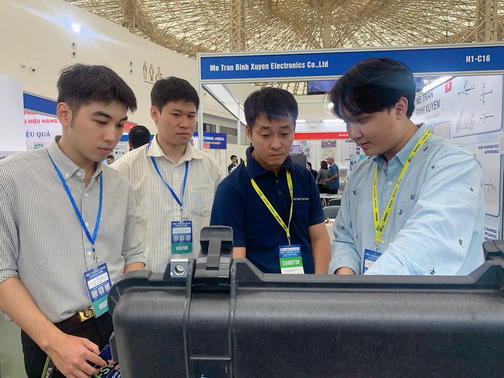 SFSV giới thiệu tới khách tham gia triển lãm giải pháp AI Bảo trì dự toán.