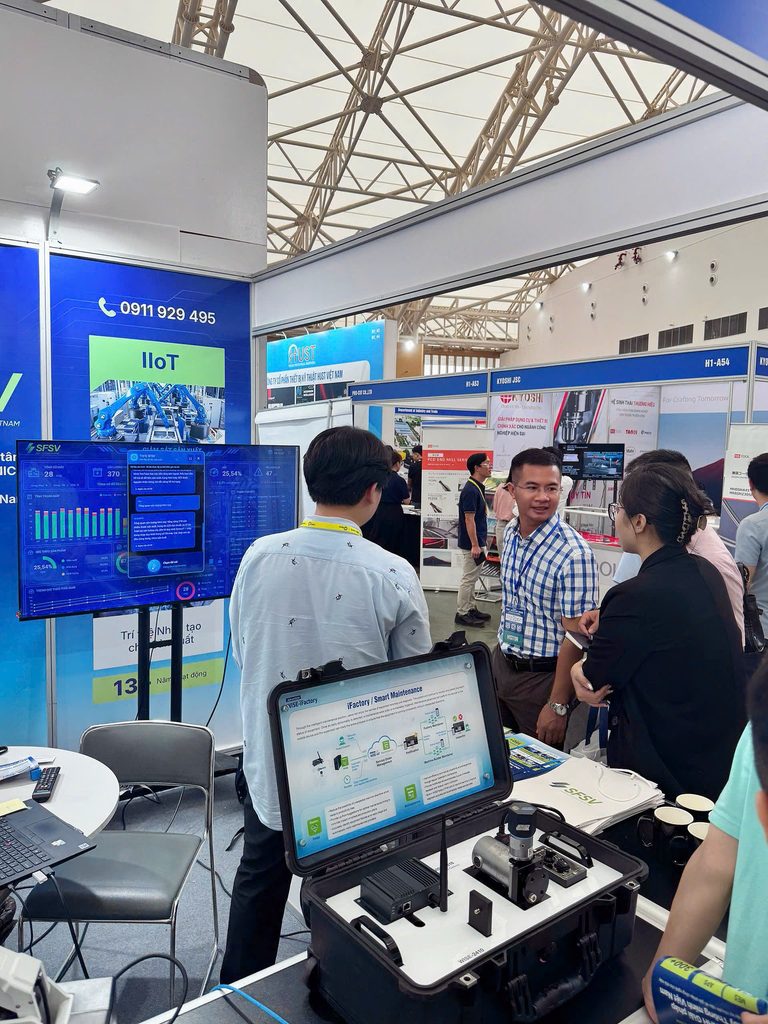 SFSV introduces its AI Assistance solution to exhibition attendees.